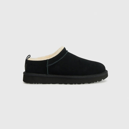 UGG Classic Micro Black bottines fourrées femme en daim et peau de mouton noir, vue de profil