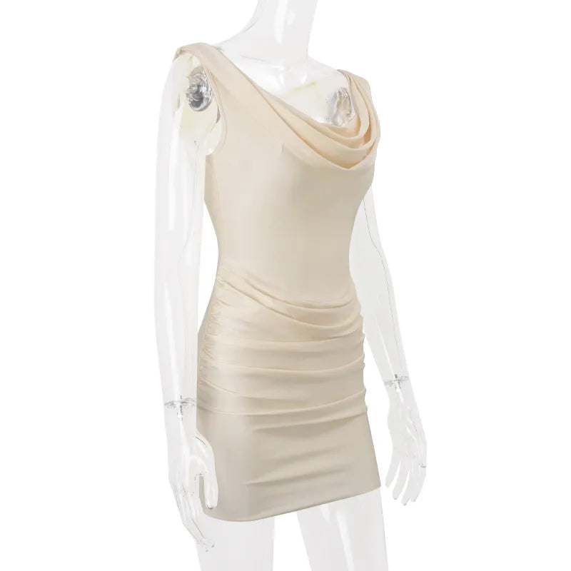 Robe Mini Femme en satin, épaules dénudées, coupe moulante – Menvelo