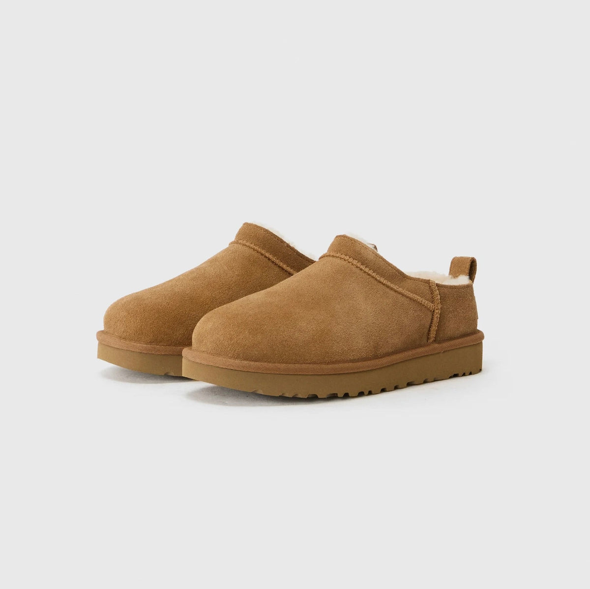 UGG Classic Micro Chestnut bottines fourrées femme en daim et peau de mouton marron chestnut, vue de face