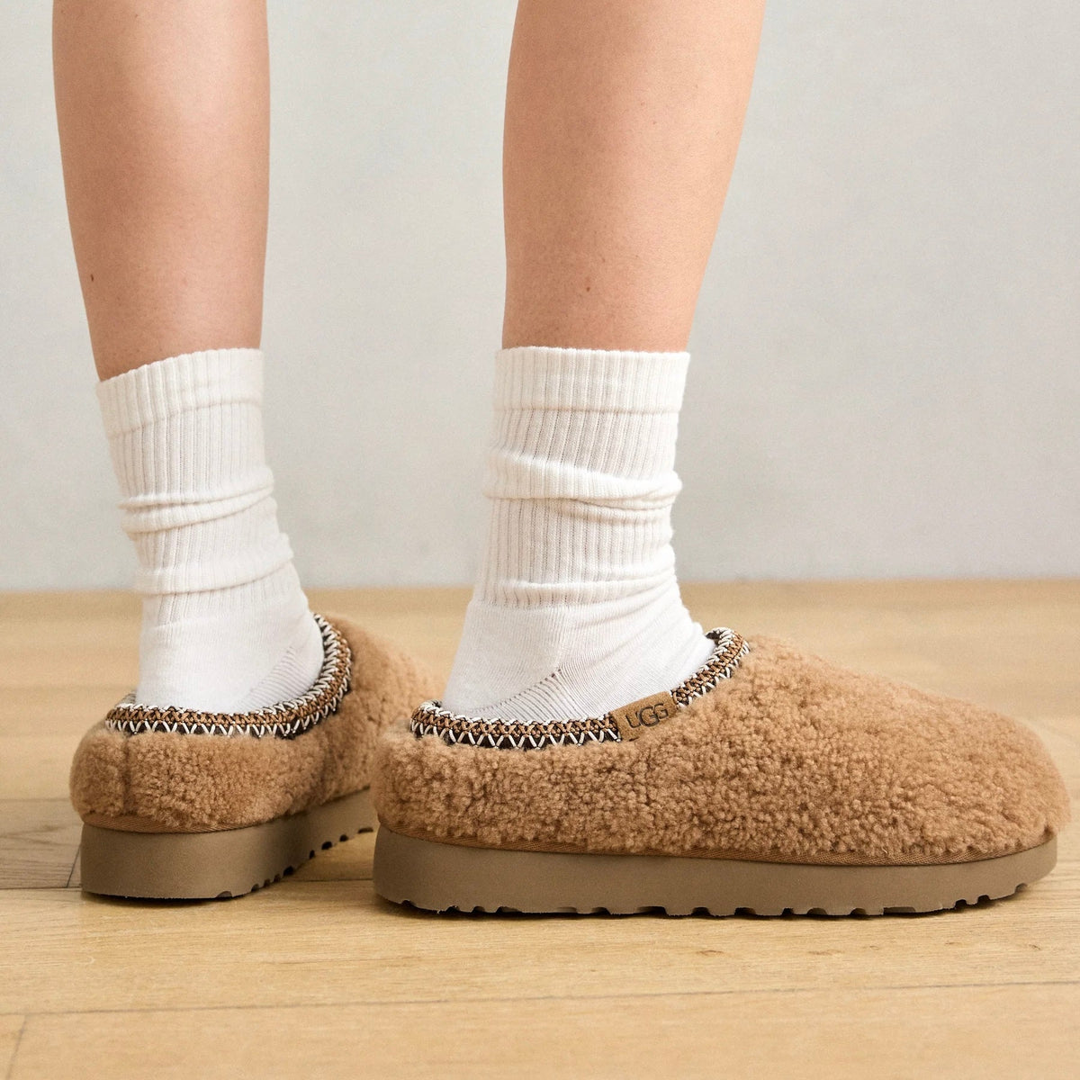 UGG Tasman Maxi Curly Chestnut chaussons femme en daim et peau de mouton marron chestnut, vue de dessus