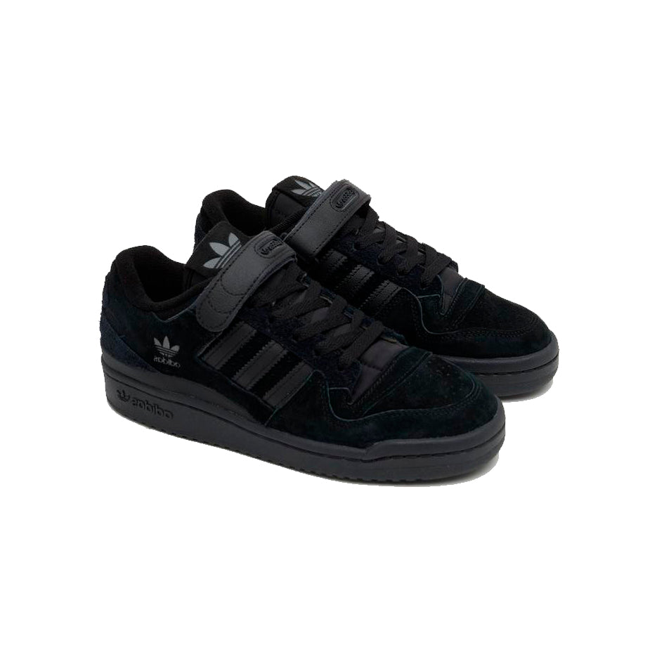 Adidas Forum Low Black baskets basses enfant en cuir noir, vue de face