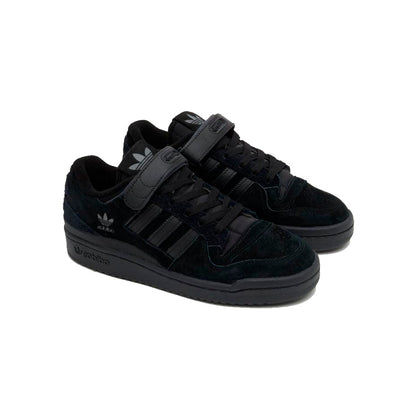 Adidas Forum Low Black baskets basses enfant en cuir noir, vue de face