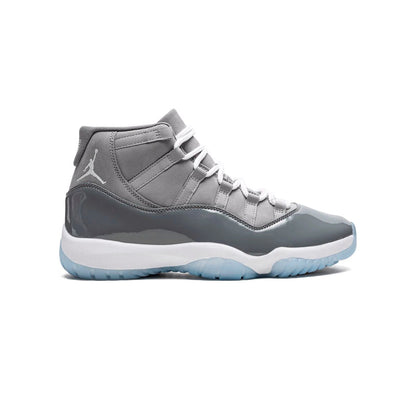 Air Jordan 11 Cool Grey baskets homme et femme en cuir verni gris, vue de profil