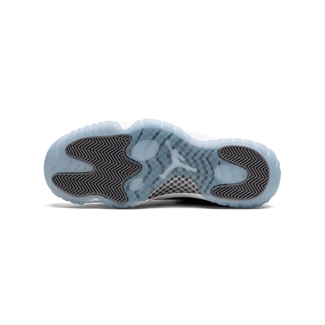 Air Jordan 11 Cool Grey baskets homme et femme en cuir verni gris, vue arrière