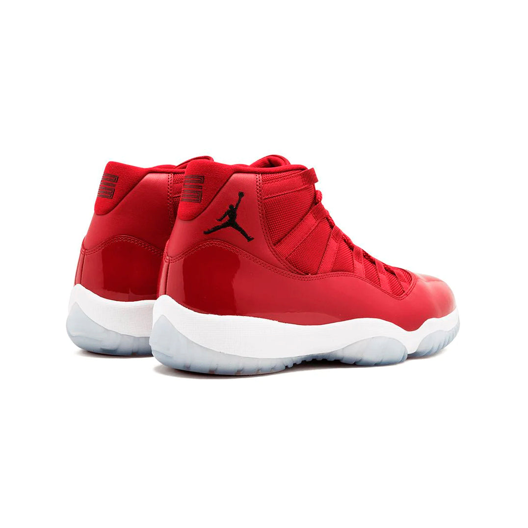 Air Jordan 11 Red baskets homme et femme en cuir verni rouge, détail semelle