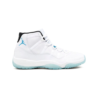 Air Jordan 11 Legend Blue baskets homme et femme en cuir verni bleu, vue de profil