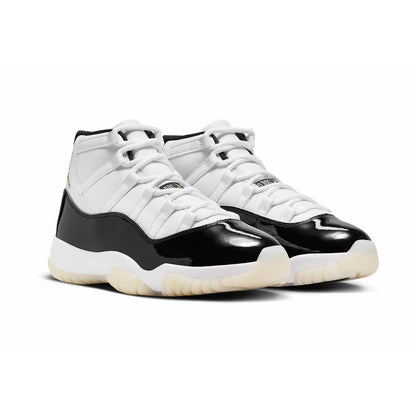 Air Jordan 11 Gratitude baskets homme et femme en cuir verni noir blanc, vue de face