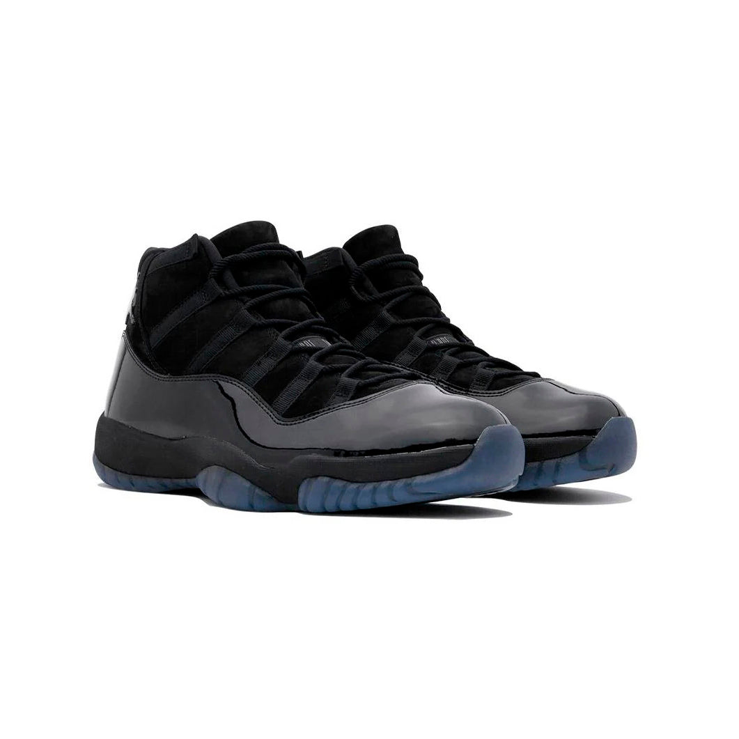 Air Jordan 11 Cap and Gown baskets homme et femme en cuir verni noir, vue de face