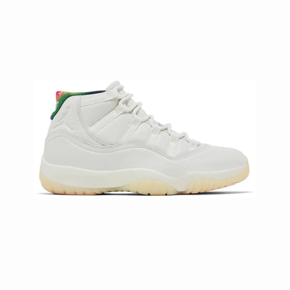 Air Jordan 11 285 baskets homme et femme en cuir verni noir blanc rouge, vue de profil