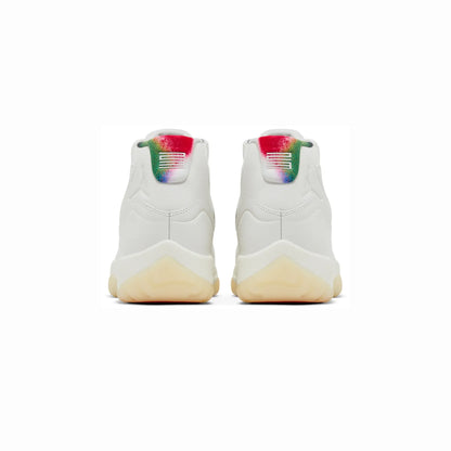 Air Jordan 11 285 baskets homme et femme en cuir verni noir blanc rouge, détail semelle