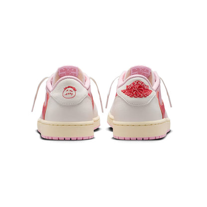 Air Jordan 1 Low Travis Scott Tropical Pink baskets basses homme et femme en cuir rose, détail semelle
