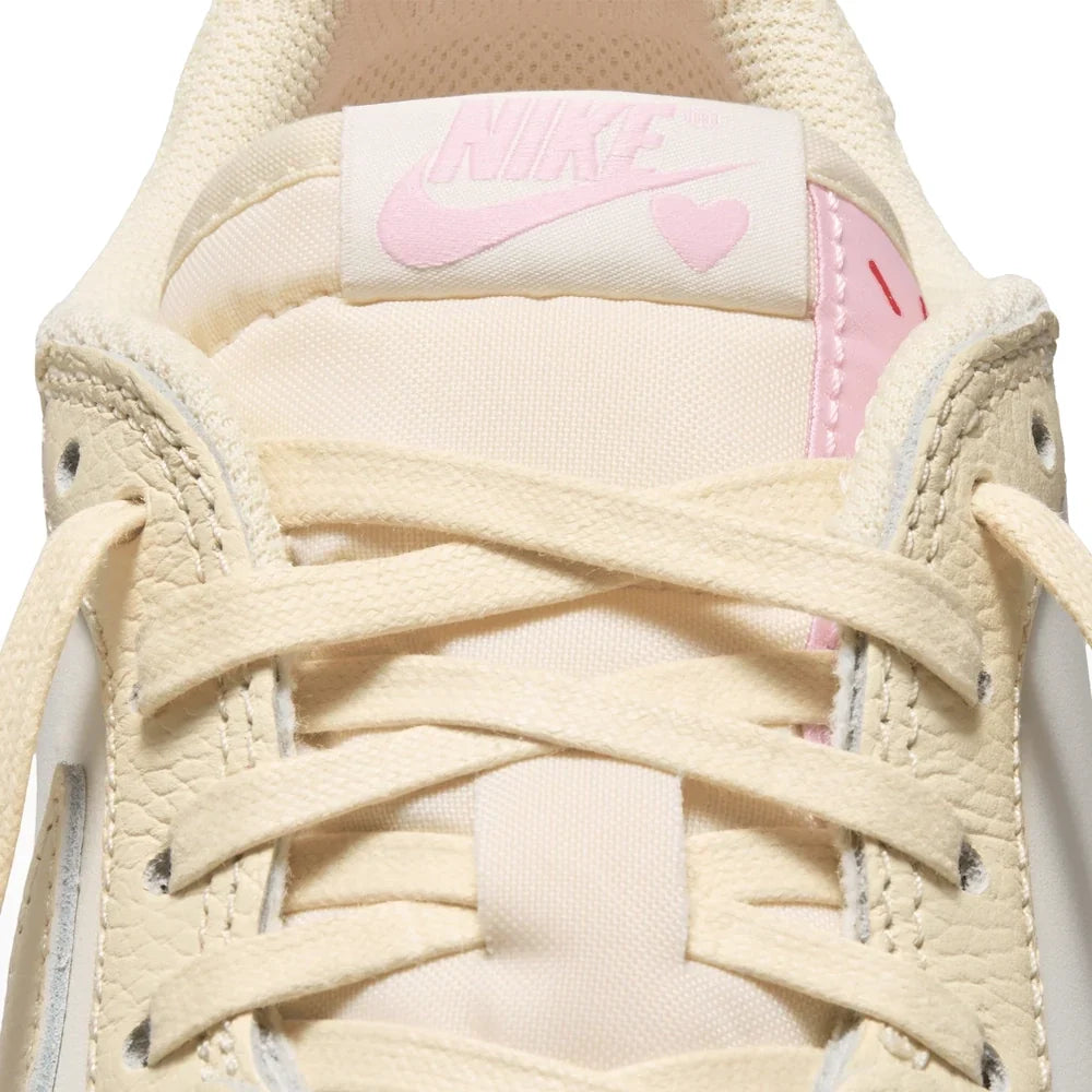 Air Jordan 1 Low Travis Scott Shy Pink baskets basses homme et femme en cuir rose, vue de dessus