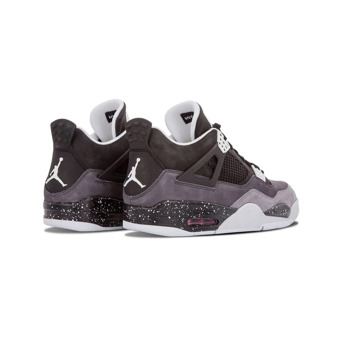 Air Jordan 4 Union Fear Pack baskets homme et femme en daim noir gris, détail semelle