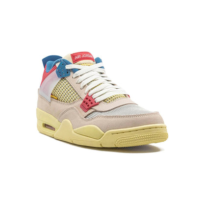 Air Jordan 4 Guava Ice baskets homme et femme en cuir rose, vue de face