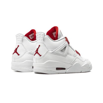 Air Jordan 4 Metallic Red baskets homme et femme en cuir rouge argent, détail semelle