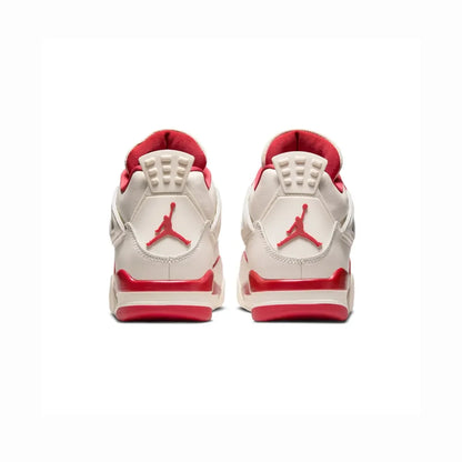 Air Jordan 4 Valentine's Day Sierra Red baskets homme et femme en cuir rouge, détail semelle