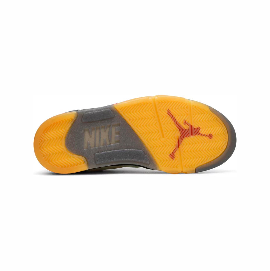 Air Jordan 5 Off-White Sail baskets homme et femme en cuir blanc, détail semelle
