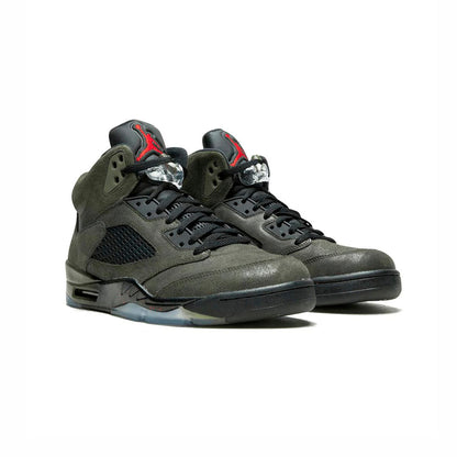 Air Jordan 5 Fear Pack baskets homme et femme en cuir noir gris, vue de face