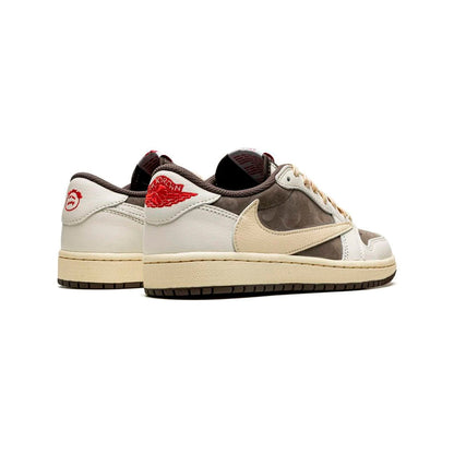 Air Jordan 1 Low Travis Scott Reverse Mocha baskets basses homme et femme en cuir marron, détail semelle