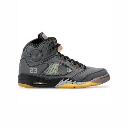 Air Jordan 5 Off-White Muslin baskets homme et femme en cuir blanc, vue de profil
