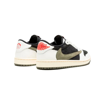 Air Jordan 1 Low Travis Scott Reverse Olive baskets basses homme et femme en daim vert, détail semelle