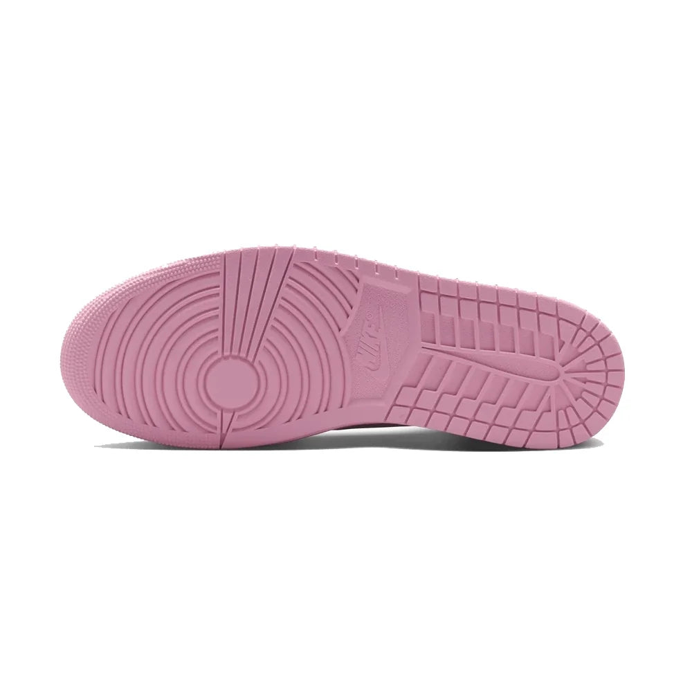 Air Jordan 1 Low Travis Scott Shy Pink baskets basses homme et femme en cuir rose, détail tige
