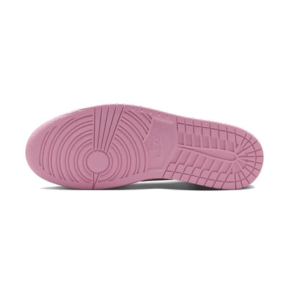 Air Jordan 1 Low Travis Scott Shy Pink baskets basses homme et femme en cuir rose, détail tige
