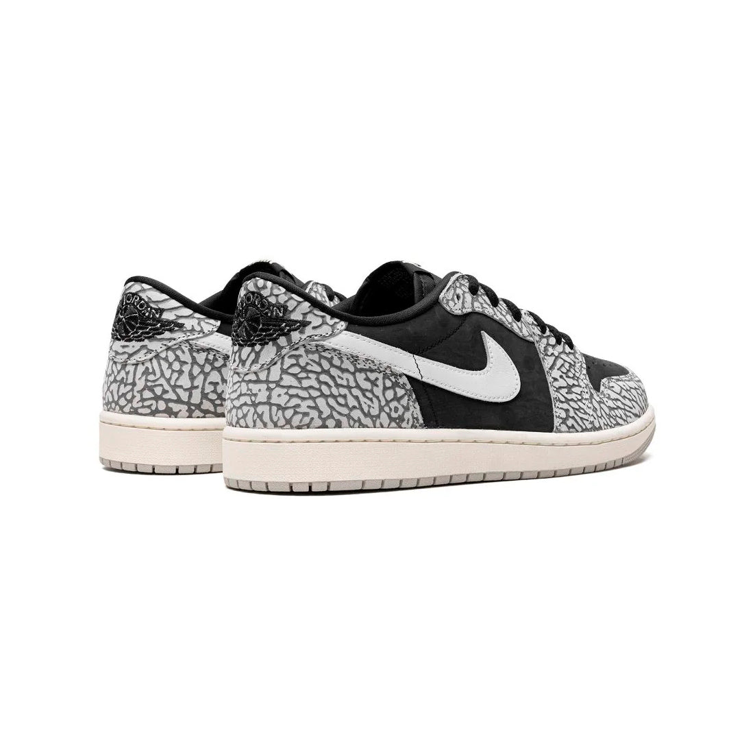 Air Jordan 1 Low Black Cement baskets basses homme et femme en cuir noir gris, détail semelle