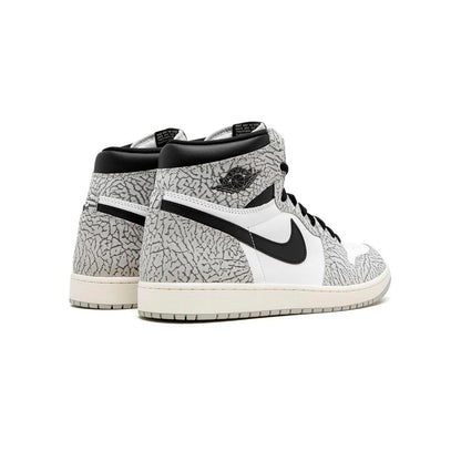 Air Jordan 1 High White Cement baskets montantes homme et femme en cuir blanc gris, détail semelle