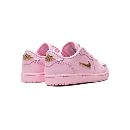 Air Jordan 1 Low Method of Make Perfect Pink baskets basses femme en cuir rose, détail semelle