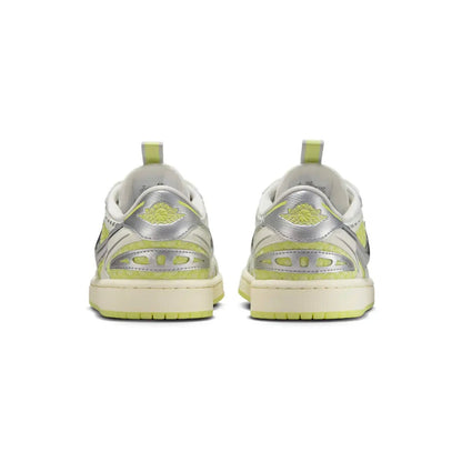 Air Jordan 1 Low Method of Make V3 Sail Luminous Green baskets basses homme et femme en cuir blanc vert, détail semelle