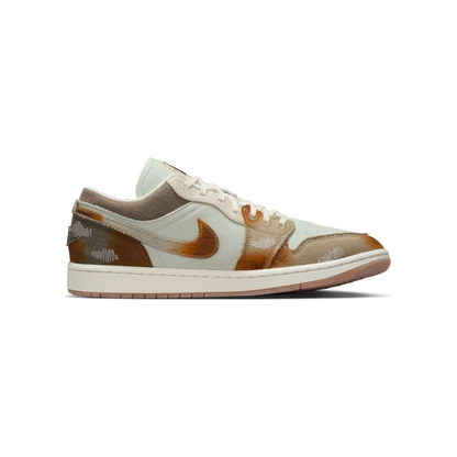 Air Jordan 1 Low Multi-Color Sail Light Bone baskets basses homme et femme en cuir blanc beige, vue de profil