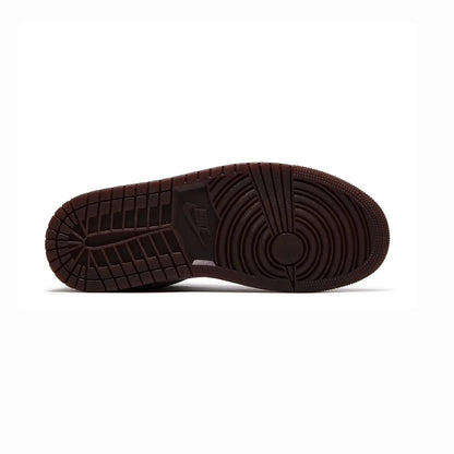 Air Jordan 1 Low Valentine's Day Chocolate baskets basses homme et femme en cuir marron, détail tige