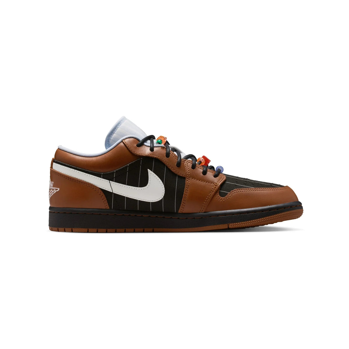 Air Jordan 1 Low Pinstripes Black Light Orewood Brown baskets basses homme et femme en cuir noir marron, vue de profil