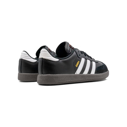 Adidas Samba Triple Black baskets basses enfant en cuir et daim noir, détail semelle