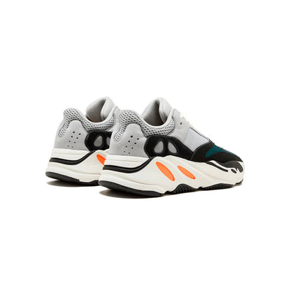 Adidas Yeezy 700 Wave Runner baskets homme et femme en daim, mesh et cuir synthétique noir gris, vue de face