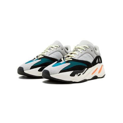 Adidas Yeezy 700 Wave Runner baskets homme et femme en daim, mesh et cuir synthétique noir gris, détail semelle