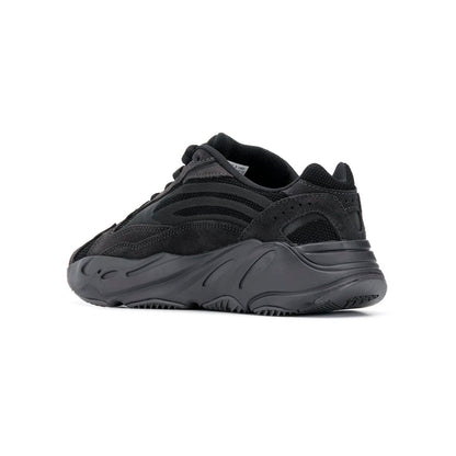 Adidas Yeezy 700 V2 Vanta baskets homme et femme en daim, mesh et cuir synthétique noir, détail semelle