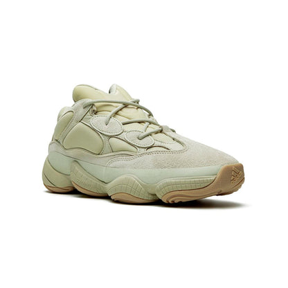 Adidas Yeezy 500 Stone baskets homme et femme en daim, mesh et cuir gris, vue de face