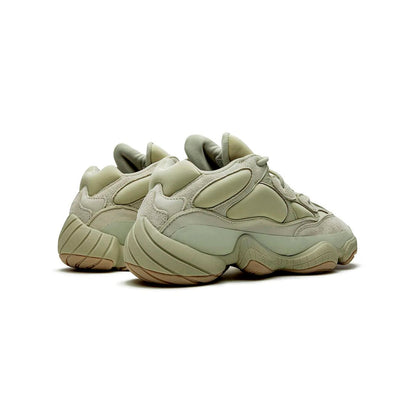 Adidas Yeezy 500 Stone baskets homme et femme en daim, mesh et cuir gris, détail semelle