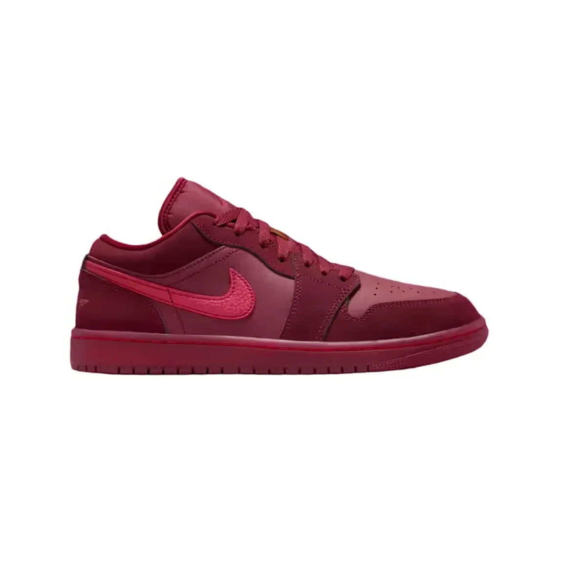 Air Jordan 1 Low Valentine's Day (2026) baskets basses homme et femme en cuir rouge rose, vue de profil