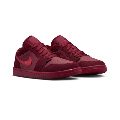 Air Jordan 1 Low Valentine's Day (2026) baskets basses homme et femme en cuir rouge rose, vue de face