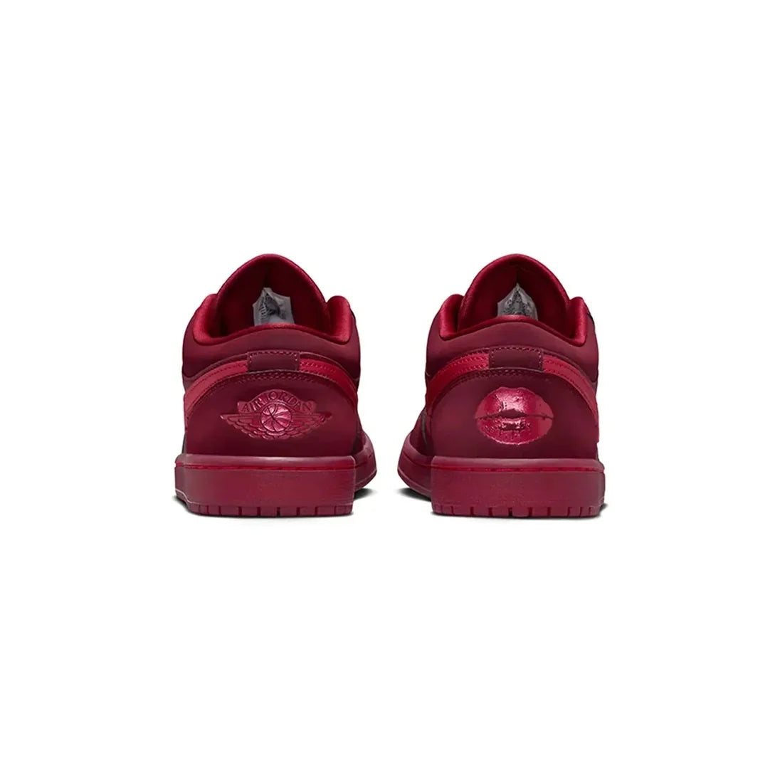 Air Jordan 1 Low Valentine's Day (2026) baskets basses homme et femme en cuir rouge rose, détail semelle