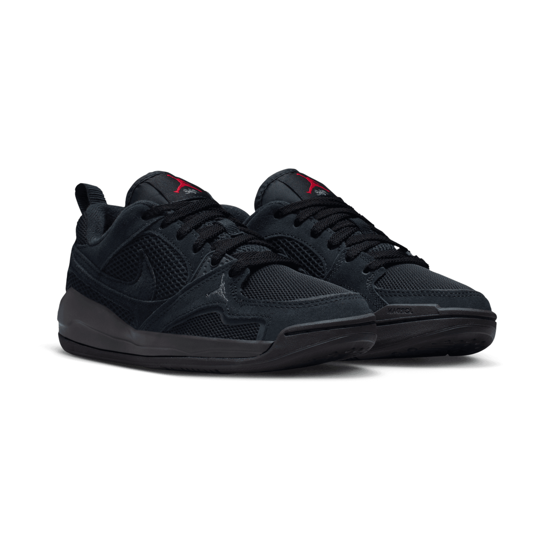 Air Jordan CMFT Era Black baskets basses homme et femme en cuir noir, vue de face