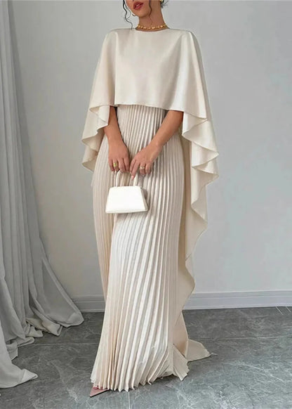 Amelia | Robe longue pour femme avec cape plissée superposée