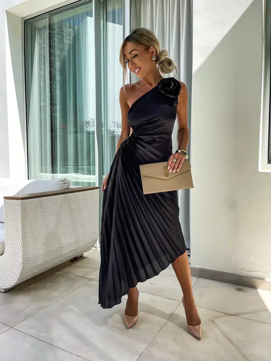 Ava | Robe maxi plissée à une épaule pour femme avec motif floral