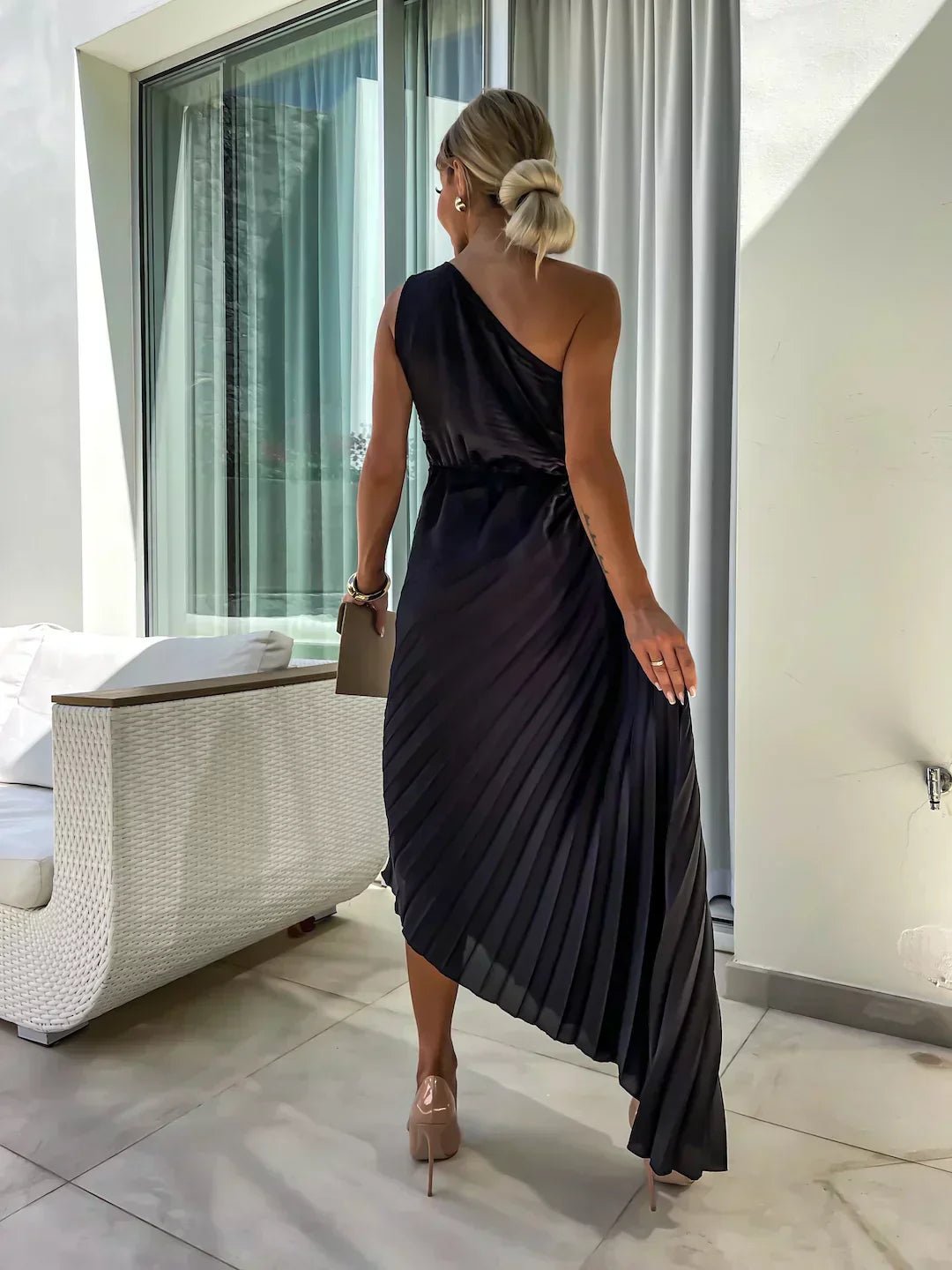 Ava | Robe maxi plissée à une épaule pour femme avec motif floral