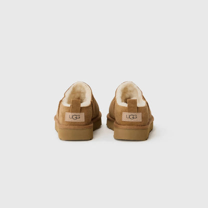UGG Classic Micro Chestnut bottines fourrées femme en daim et peau de mouton marron chestnut, détail semelle