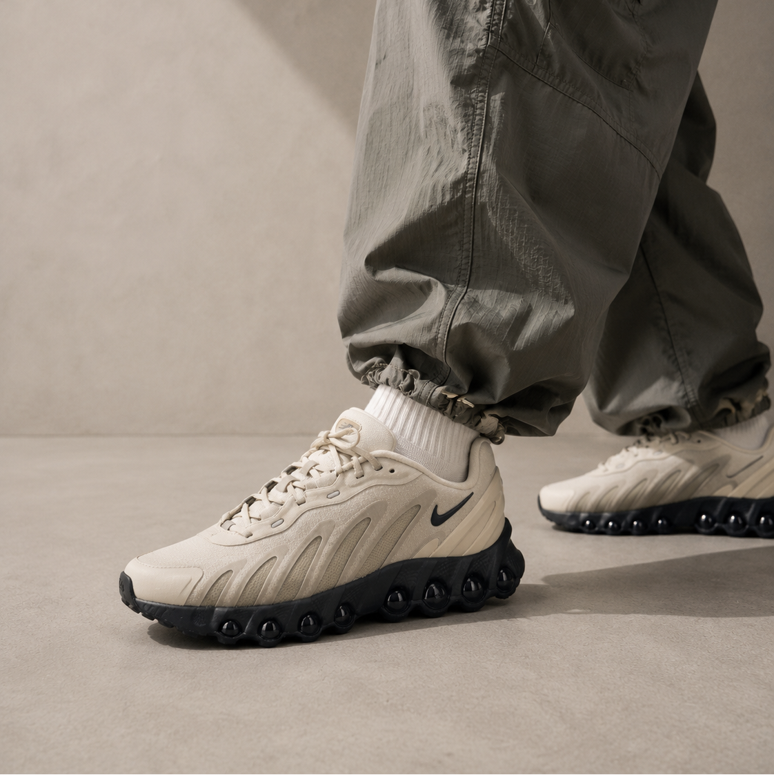 Nike Air Max DN8 Desert Khaki Black, Baskets Lifestyle Unisexe Mesh – photo 4