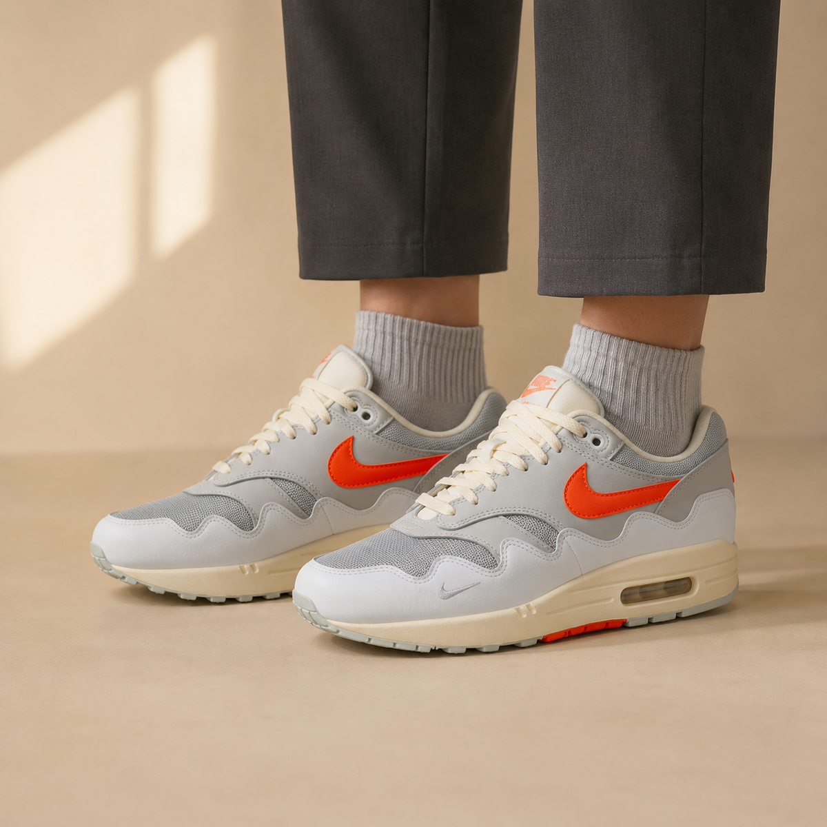 Nike Air Max 1 x Patta Waves White Hyper Crimson Baskets Blanc Orange Mixte - 4